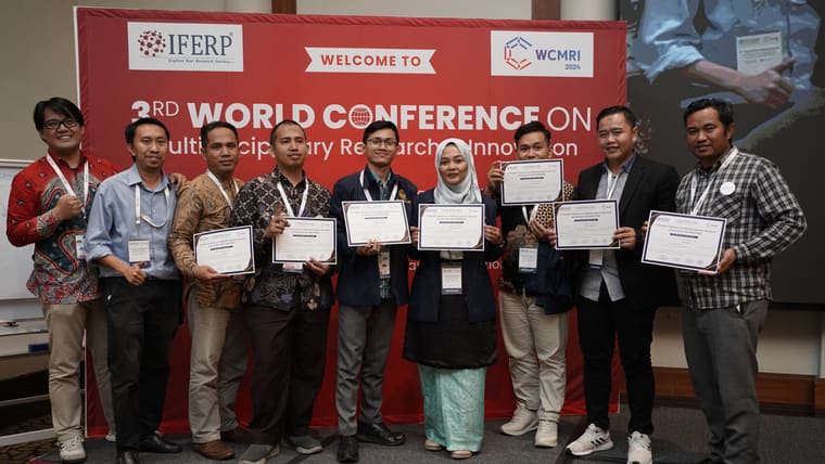 Presenting authors receiving their certificates at the 3rd WCMRI conference