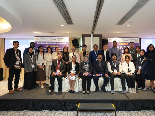 Group photograph of delegates and the organising committee at a WCMRI conference